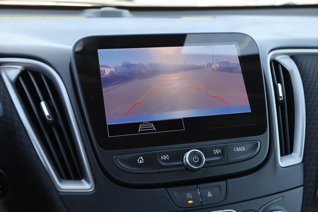 Chevrolet Malibu Vehicle Image 16