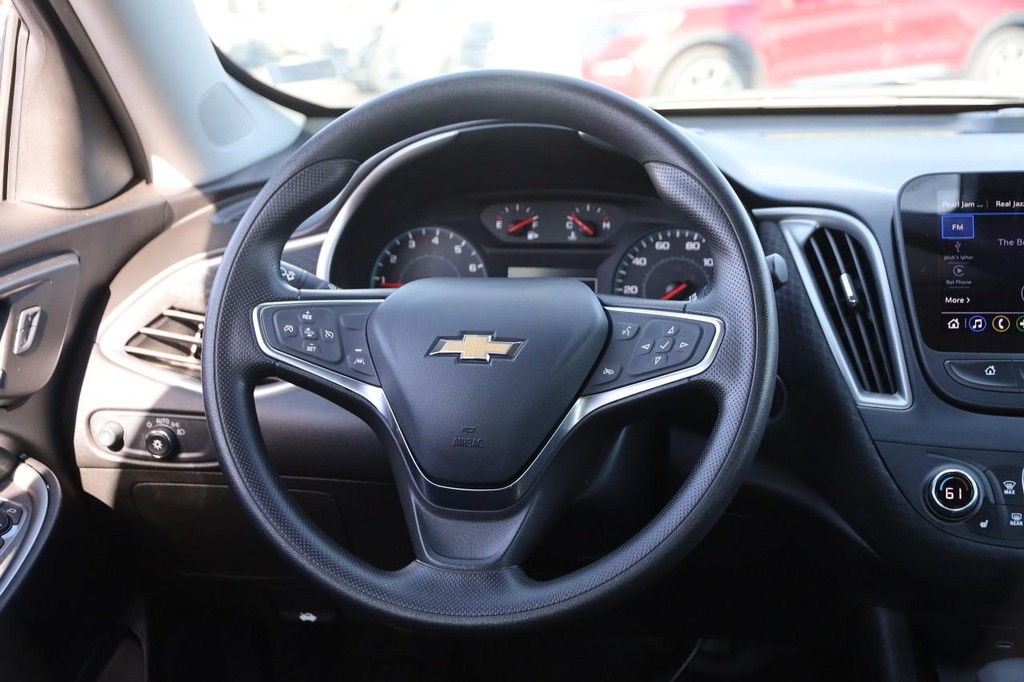 Chevrolet Malibu Vehicle Image 21