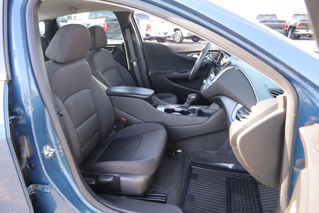 Chevrolet Malibu Vehicle Image 24