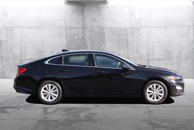 Chevrolet Malibu Vehicle Full-screen Gallery Image 05