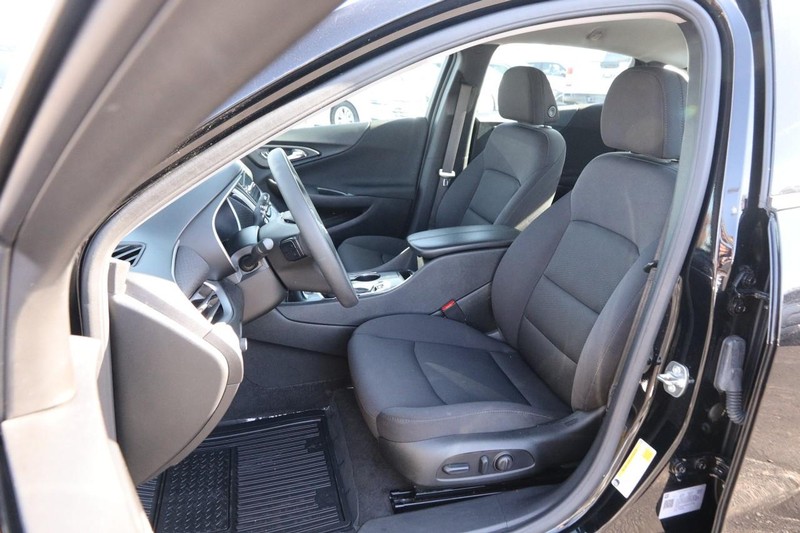 Chevrolet Malibu Vehicle Full-screen Gallery Image 08