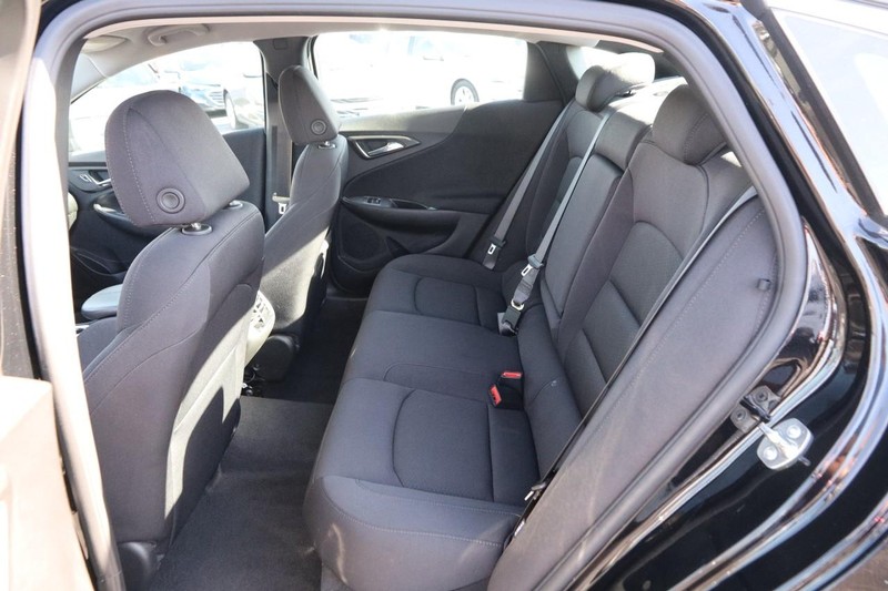 Chevrolet Malibu Vehicle Full-screen Gallery Image 09