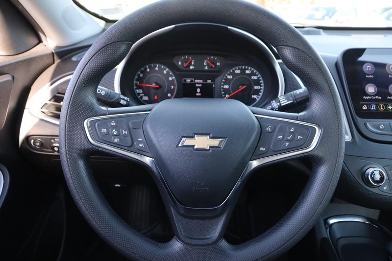 Chevrolet Malibu Vehicle Full-screen Gallery Image 10