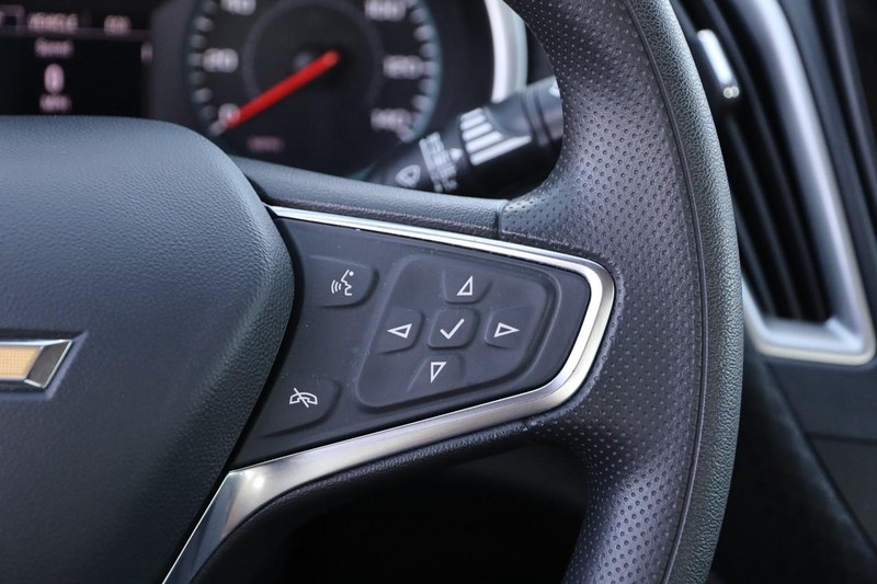 Chevrolet Malibu Vehicle Full-screen Gallery Image 12