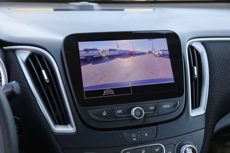 Chevrolet Malibu Vehicle Full-screen Gallery Image 15