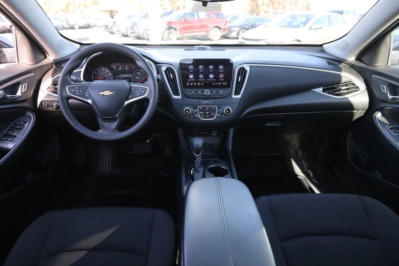 Chevrolet Malibu Vehicle Full-screen Gallery Image 18