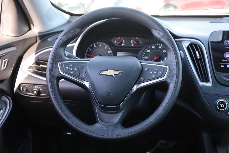 Chevrolet Malibu Vehicle Full-screen Gallery Image 20