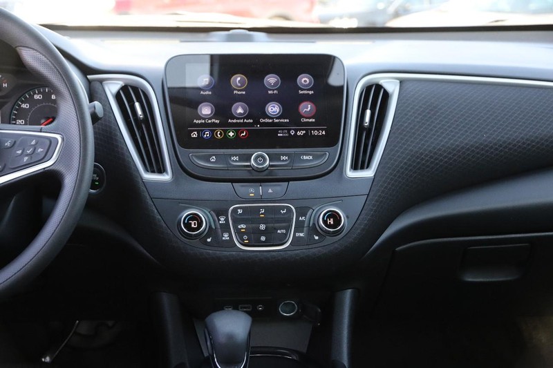 Chevrolet Malibu Vehicle Full-screen Gallery Image 21