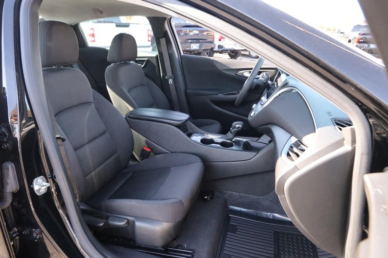 Chevrolet Malibu Vehicle Full-screen Gallery Image 23