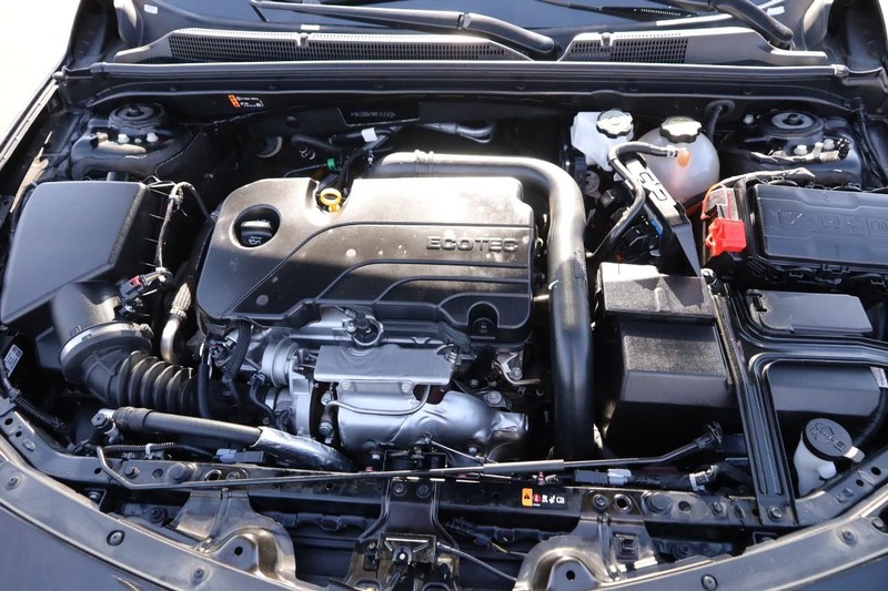 Chevrolet Malibu Vehicle Full-screen Gallery Image 24