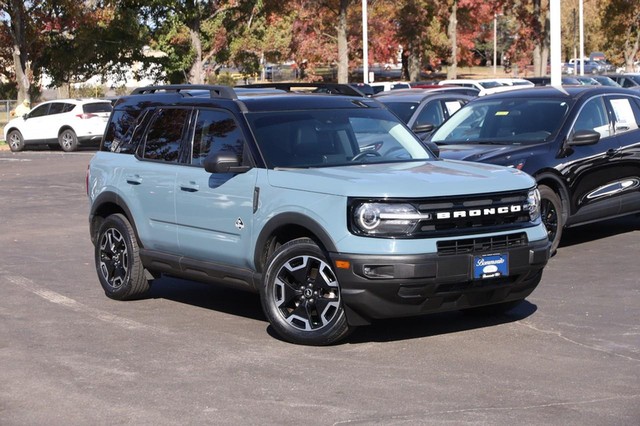 Ford Bronco Sport Vehicle Full-screen Gallery Image 4