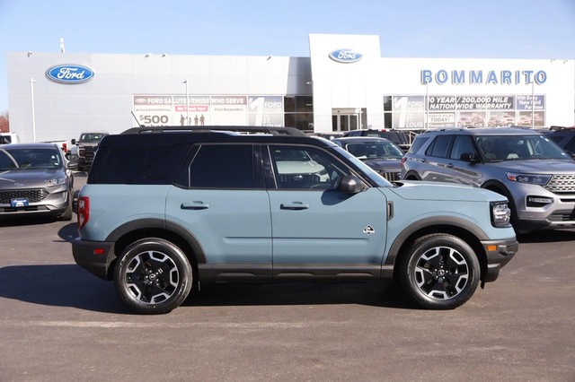 Ford Bronco Sport Vehicle Full-screen Gallery Image 8