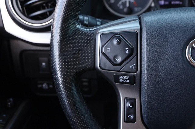 Toyota Tacoma 4WD Vehicle Full-screen Gallery Image 11