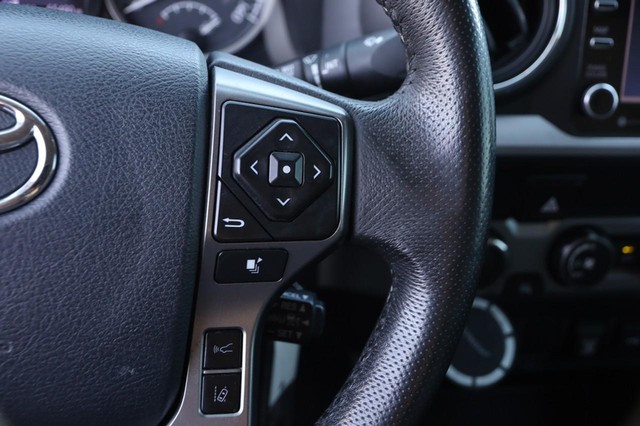 Toyota Tacoma 4WD Vehicle Full-screen Gallery Image 12