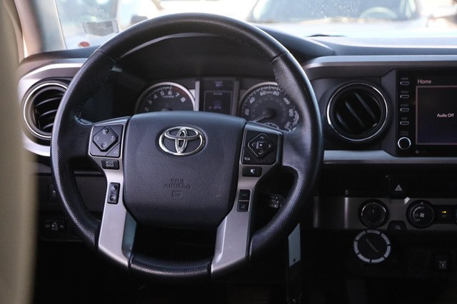 Toyota Tacoma 4WD Vehicle Full-screen Gallery Image 21