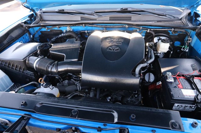 Toyota Tacoma 4WD Vehicle Full-screen Gallery Image 25