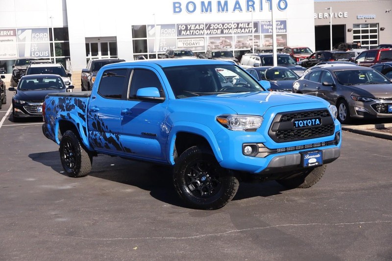Toyota Tacoma 4WD Vehicle Image 02