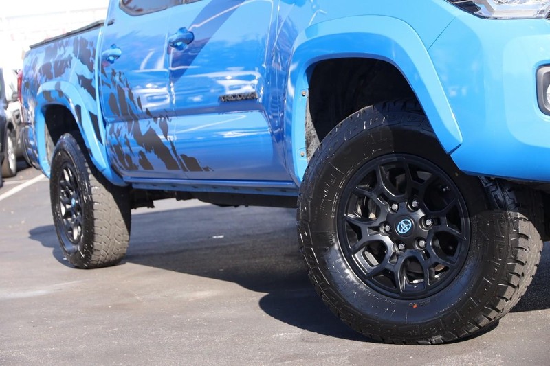 Toyota Tacoma 4WD Vehicle Image 03