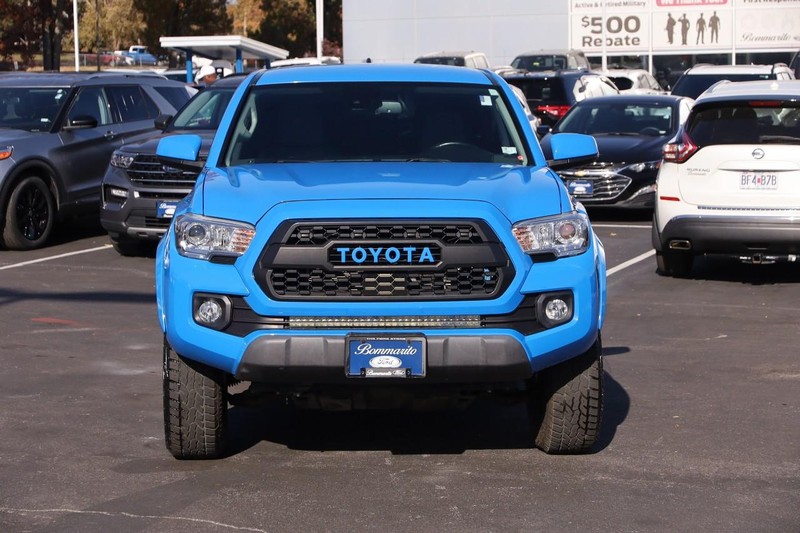 Toyota Tacoma 4WD Vehicle Image 04