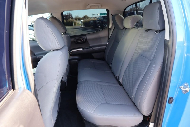 Toyota Tacoma 4WD Vehicle Image 09