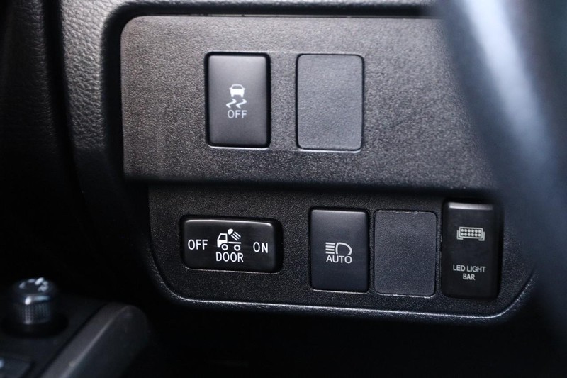 Toyota Tacoma 4WD Vehicle Image 18