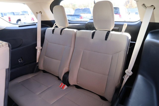 Ford Explorer Vehicle Full-screen Gallery Image 11