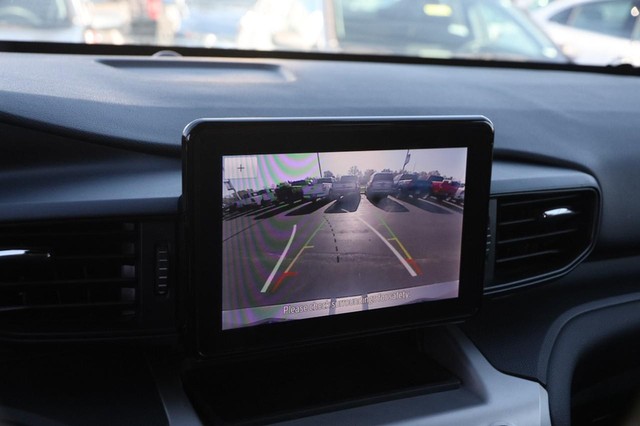 Ford Explorer Vehicle Full-screen Gallery Image 17