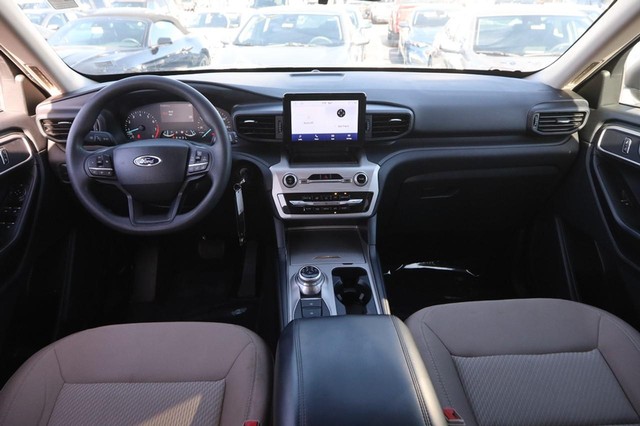 Ford Explorer Vehicle Full-screen Gallery Image 21