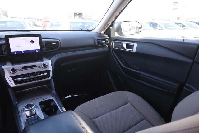 Ford Explorer Vehicle Full-screen Gallery Image 25