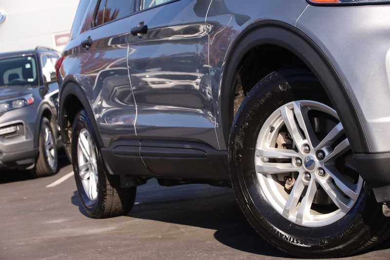 Ford Explorer Vehicle Image 03