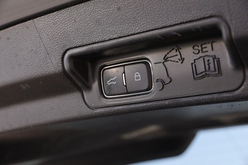 Ford Explorer Vehicle Image 08