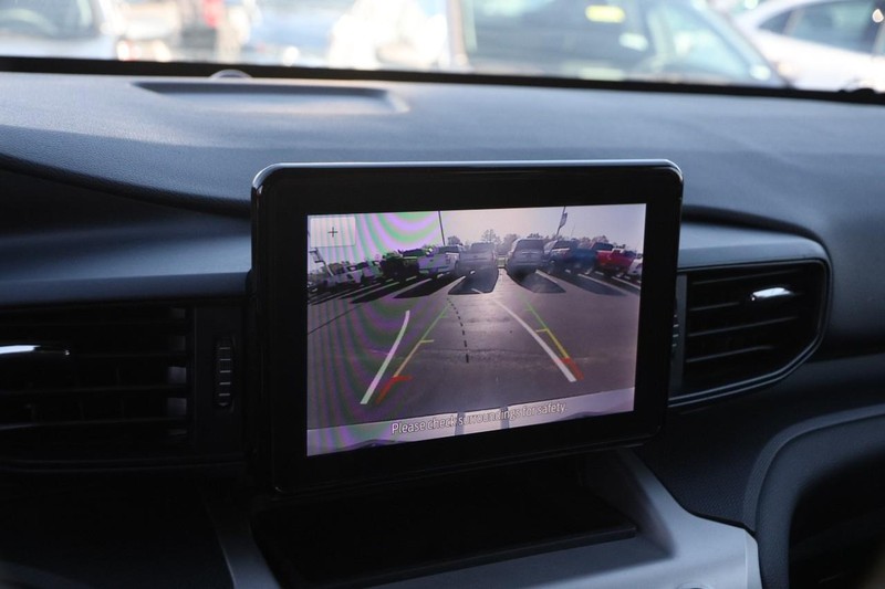 Ford Explorer Vehicle Image 17