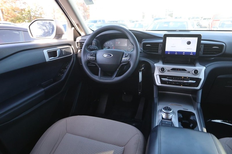 Ford Explorer Vehicle Image 22