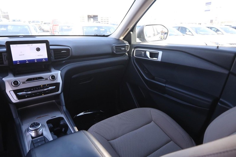 Ford Explorer Vehicle Image 25