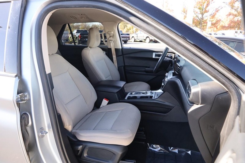 Ford Explorer Vehicle Image 26
