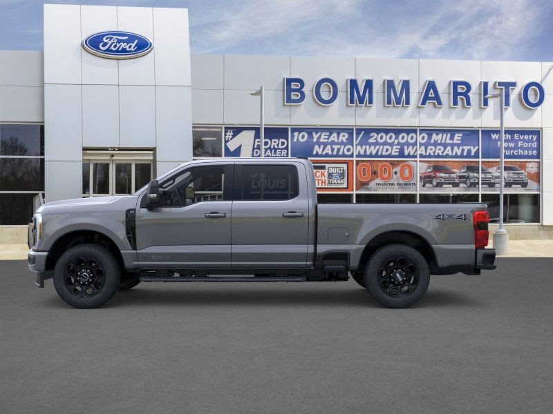 Ford Super Duty F-250 SRW Vehicle Full-screen Gallery Image 3