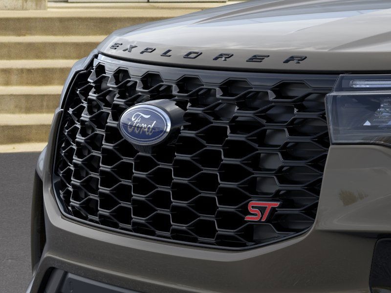 Ford Explorer Vehicle Image 17