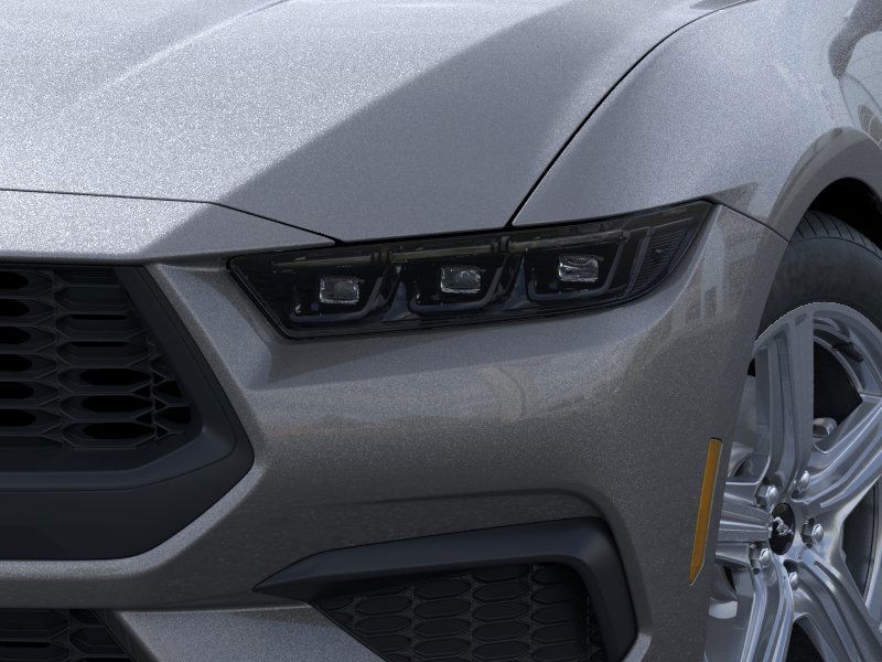 Ford Mustang Vehicle Full-screen Gallery Image 18