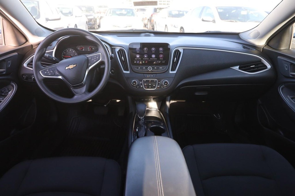 Chevrolet Malibu Vehicle Image 18