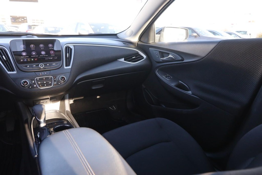 Chevrolet Malibu Vehicle Image 22