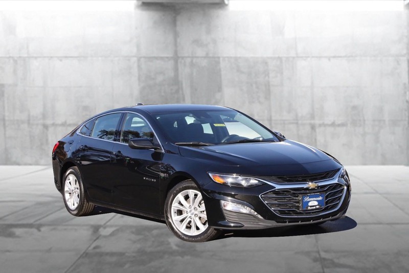 Chevrolet Malibu Vehicle Full-screen Gallery Image 02