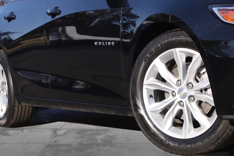 Chevrolet Malibu Vehicle Full-screen Gallery Image 03