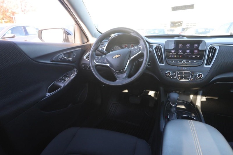 Chevrolet Malibu Vehicle Full-screen Gallery Image 19