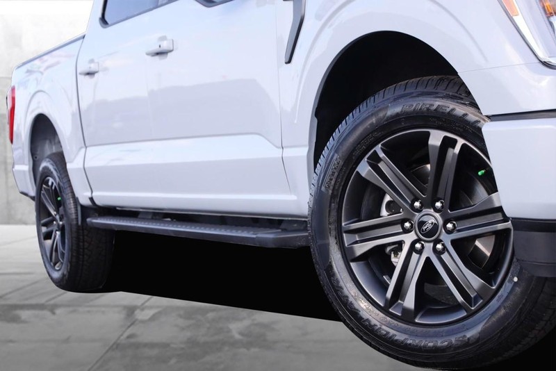 Ford F-150 Vehicle Full-screen Gallery Image 3