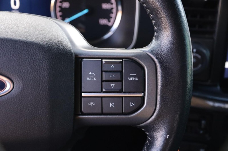 Ford F-150 Vehicle Full-screen Gallery Image 12