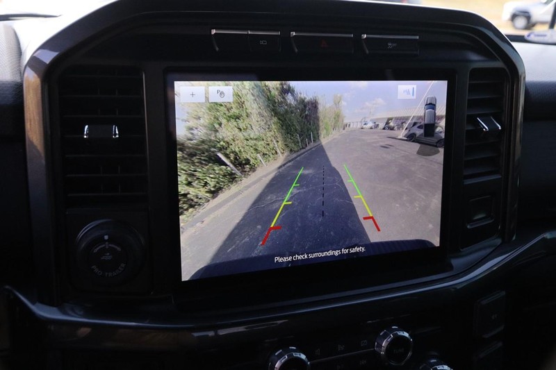 Ford F-150 Vehicle Full-screen Gallery Image 16