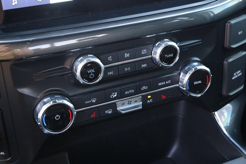 Ford F-150 Vehicle Full-screen Gallery Image 17