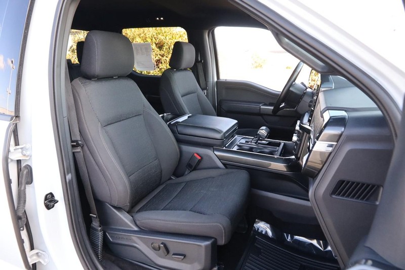 Ford F-150 Vehicle Full-screen Gallery Image 24