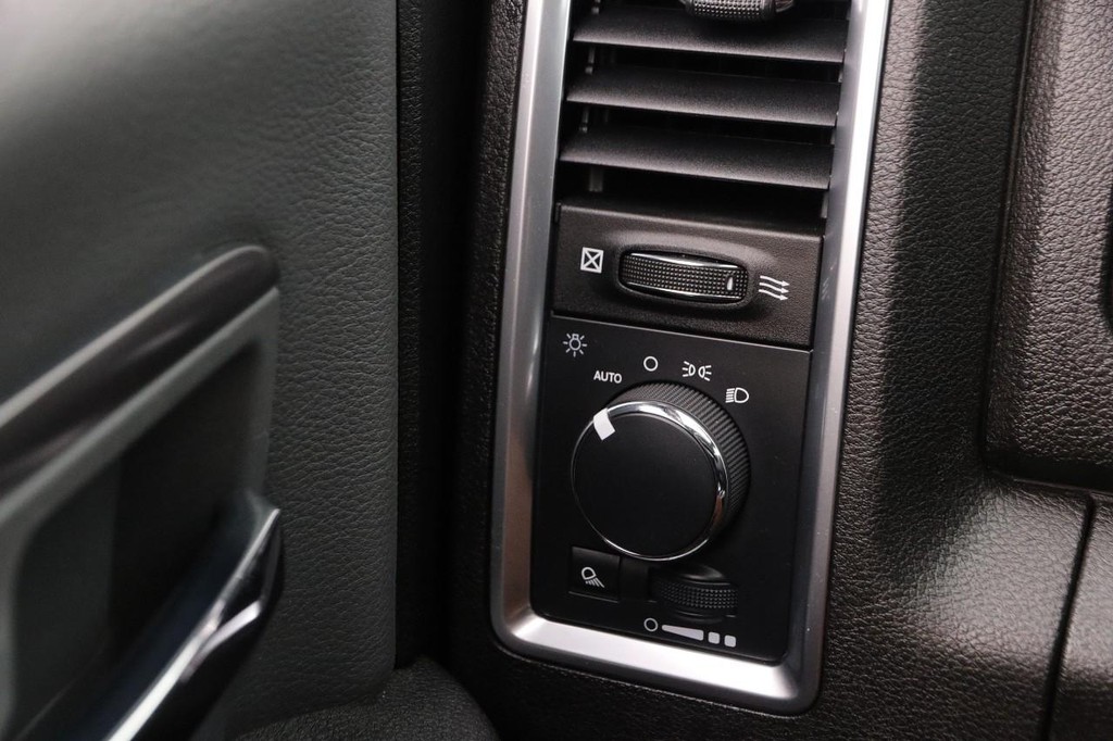 Ram 1500 Classic Vehicle Image 18