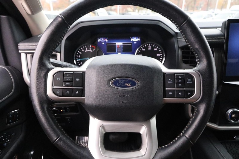 Ford Expedition Vehicle Image 13